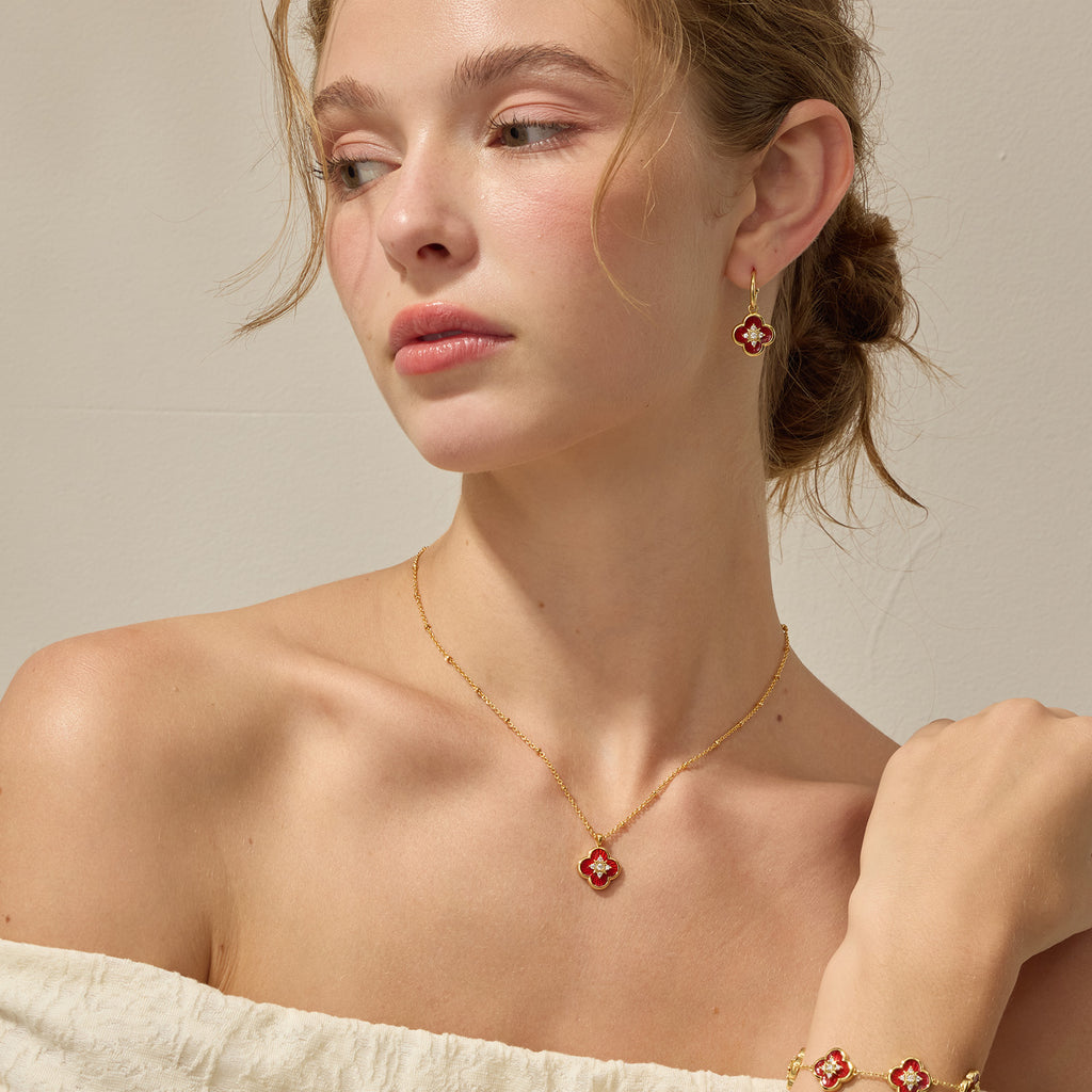 Secret Garden Clover Pendant Necklace