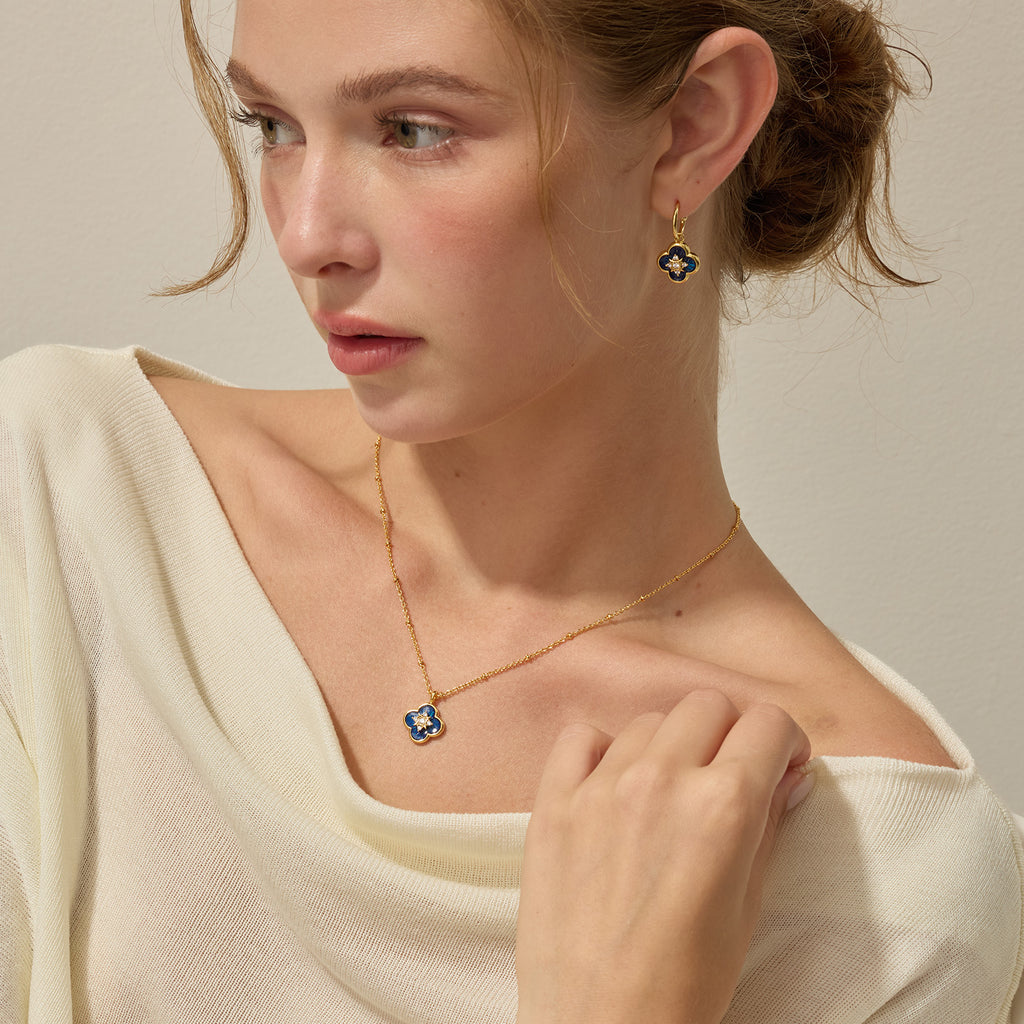 Secret Garden Clover Pendant Necklace