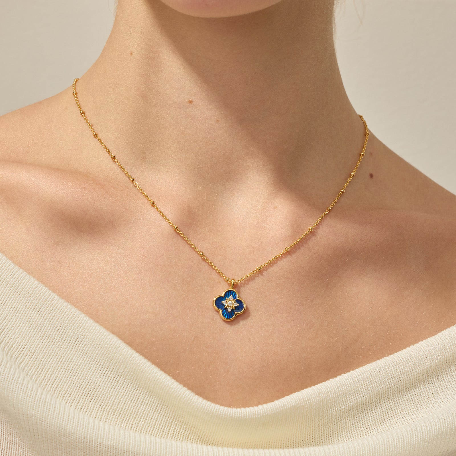 Secret Garden Clover Pendant Necklace
